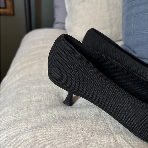 Vivaia Scarlett Pointed Toe Kitten Heels in Black Size 38 - Picture 4 of 8